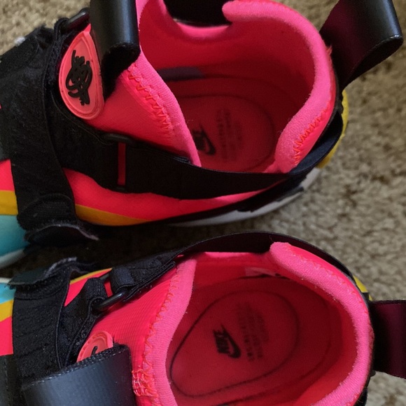 Nike size 7 like New - Picture 3 of 4